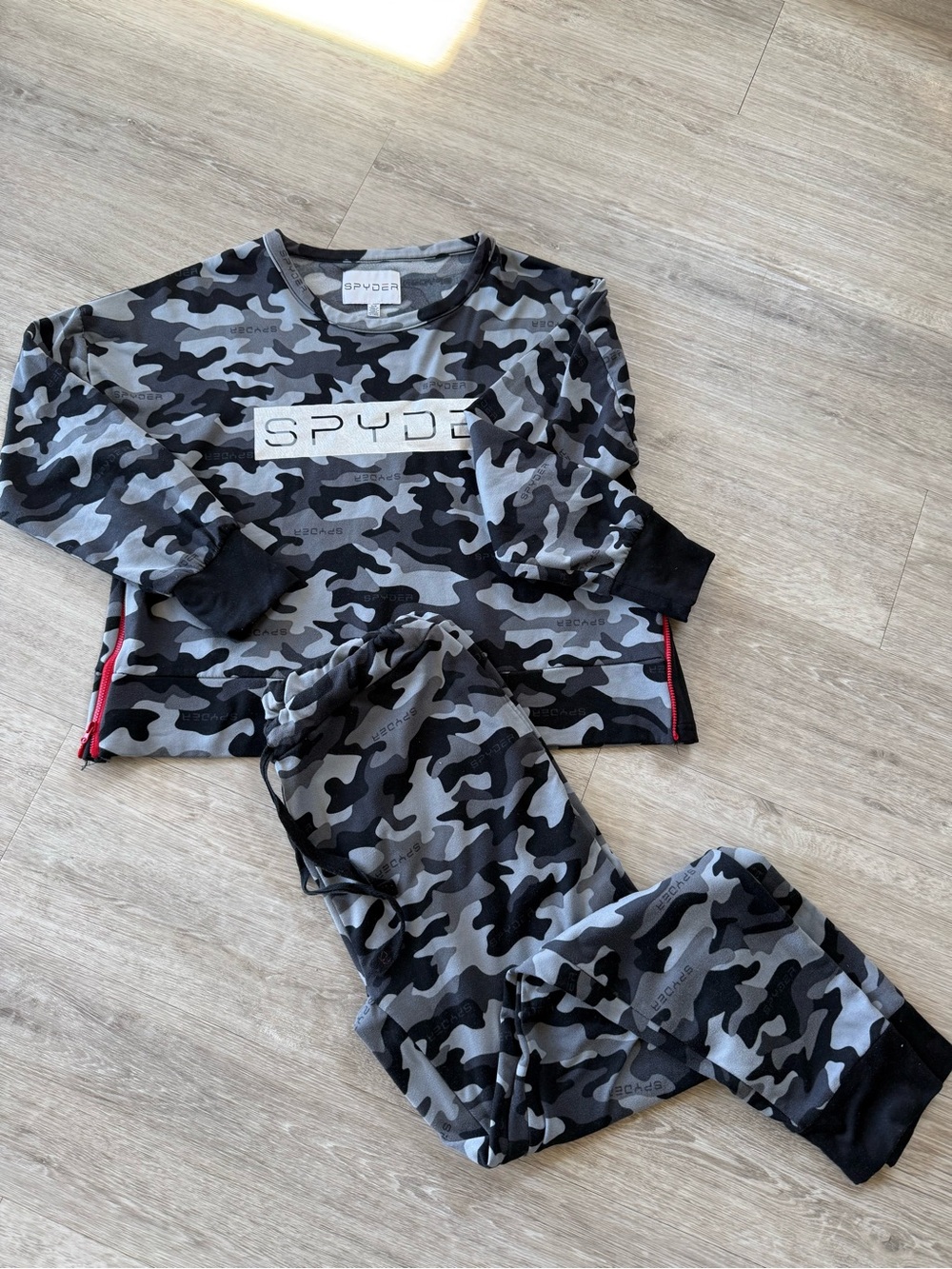 Spyder women’s Black & Gray Camo Pajama Set